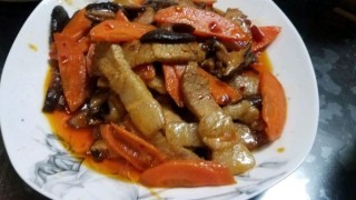  胡萝卜香菇炒肉片 第6步