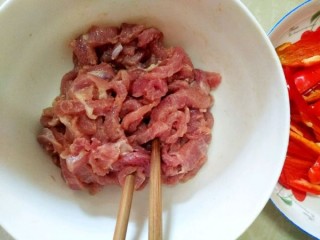  香菇炒瘦肉――夏水灵的私房菜家常菜 第2步