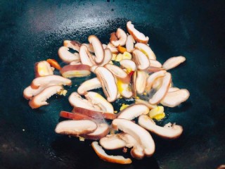  香菇炒青菜 第3步