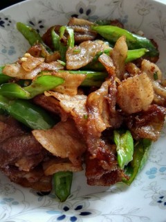  蘑菇炖豆腐+小炒肉 第7步