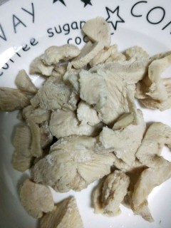  蘑菇炒鸡胸肉 第2步
