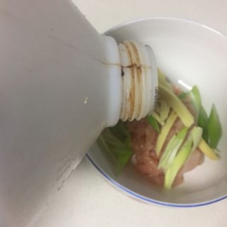  鸡丝菌菇青菜粥 第4步