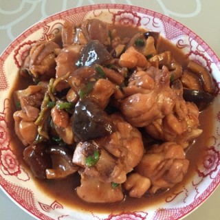  香菇炒鸡腿肉 第8步