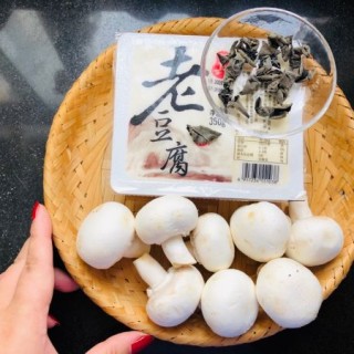  家常蘑菇豆腐黑木耳（美善品） 净素食 第1步