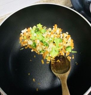  西兰花香菇胡萝卜鳕鱼饭➕红米苋汤 第5步