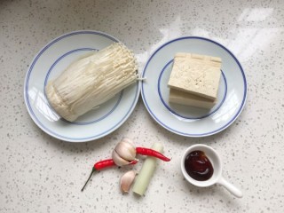  蚝油金针菇蒸豆腐 第1步