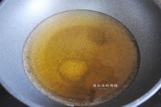  黑皮菇鲜虾面 第1步