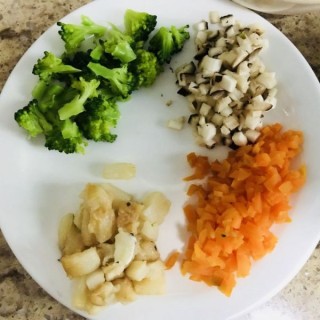  西兰花香菇胡萝卜鳕鱼饭➕红米苋汤 第1步