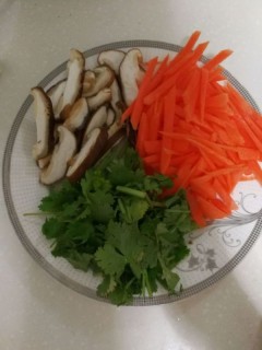  低脂减肥～胡萝卜香菇豆腐汤 第1步