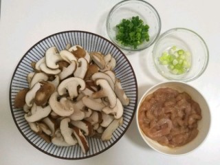  香菇肉丝汤 第2步