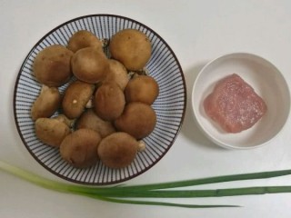  香菇肉丝汤 第1步