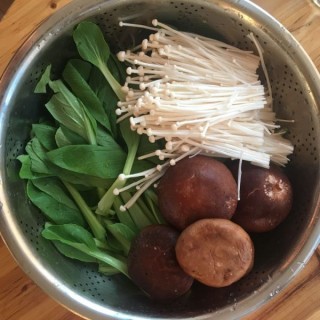  排骨竹荪菌菇汤 第3步