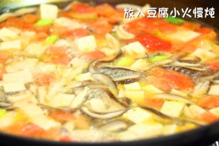  番茄香菇炖豆腐 宝宝餐单 第5步