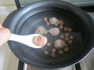  蘑菇番茄肉丸汤 第6步