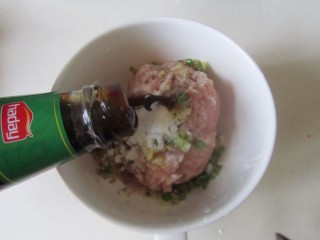  蘑菇番茄肉丸汤 第2步