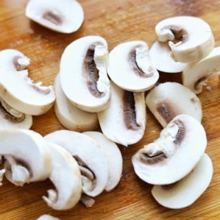  菌菇牛肉奶汁炖菜 第2步