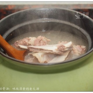  茶树菇排骨汤：味纯清香的老火汤 第3步
