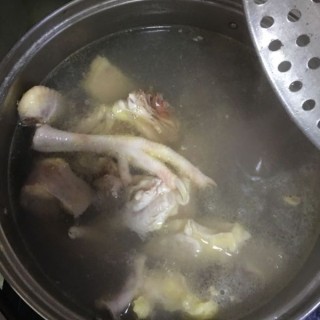  土鸡鲜菇汤 第2步