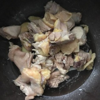  香菇炖鸡汤 第2步