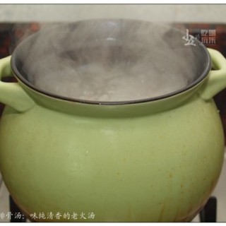  茶树菇排骨汤：味纯清香的老火汤 第2步