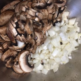  奶油培根蘑菇意大利面（无奶油和芝士和黄油版） 第2步