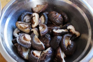  广式香菇花肉粽子（超详细，两种包法） 第4步
