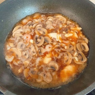 减脂期——虾仁豆腐蘑菇汤（低碳高蛋白） 第4步