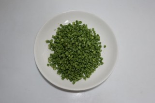  香菇肉末豆角 第3步