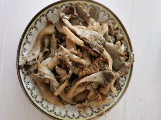  肉炒蘑菇 第5步