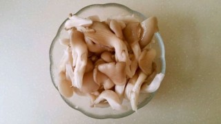  紫菜菌菇蛋花汤 第1步