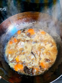  加胡萝卜的香菇炖鸡腿 第6步