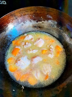  加胡萝卜的香菇炖鸡腿 第4步