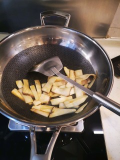  减脂首选，清爽不油腻→鸡腿菇炒牛肉 第12步