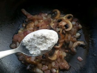  酥皮奶油蘑菇浓汤 第6步
