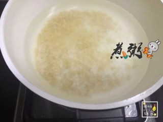  香菇虾皮瘦肉糙米粥 第2步