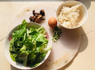  箪食：香菇青菜蛋炒饭 第2步