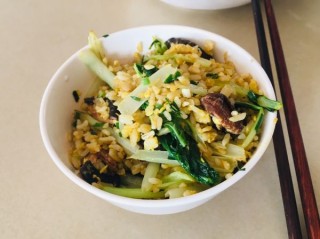  箪食：香菇青菜蛋炒饭 第4步
