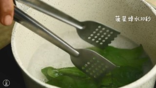  三文鱼蘑菇意面 第3步