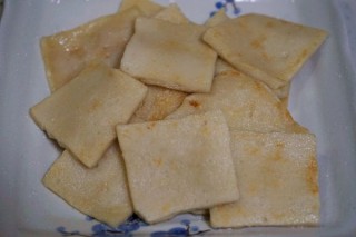  茶树菇炒千叶豆腐 第3步