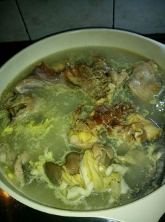  “月子鸡”～红菇米酒鸡汤*天然食材的传统做法* 第1步