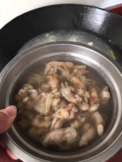  红菇豆腐汤 第4步