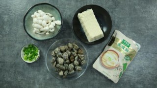  花蛤菌菇豆腐汤 第1步