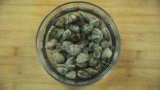  花蛤菌菇豆腐汤 第3步