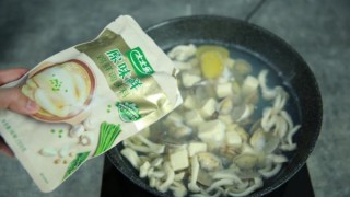  花蛤菌菇豆腐汤 第7步