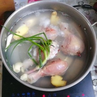  香菇鸡肉水煎包 第3步
