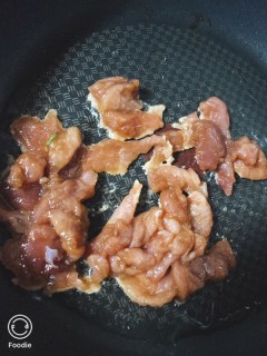  白蘑菇炒肉片 第6步