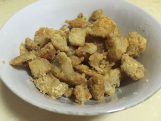  猪油渣炒大白菜香菇 第2步