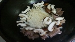  双菇牛腱（牛肉）汤（养生菜） 第8步