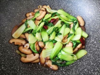  青菜炒香菇 第10步