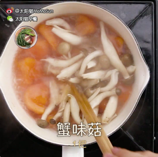  广式腊肠炒饭配海鲜菇番茄汤|太阳猫早餐 第4步